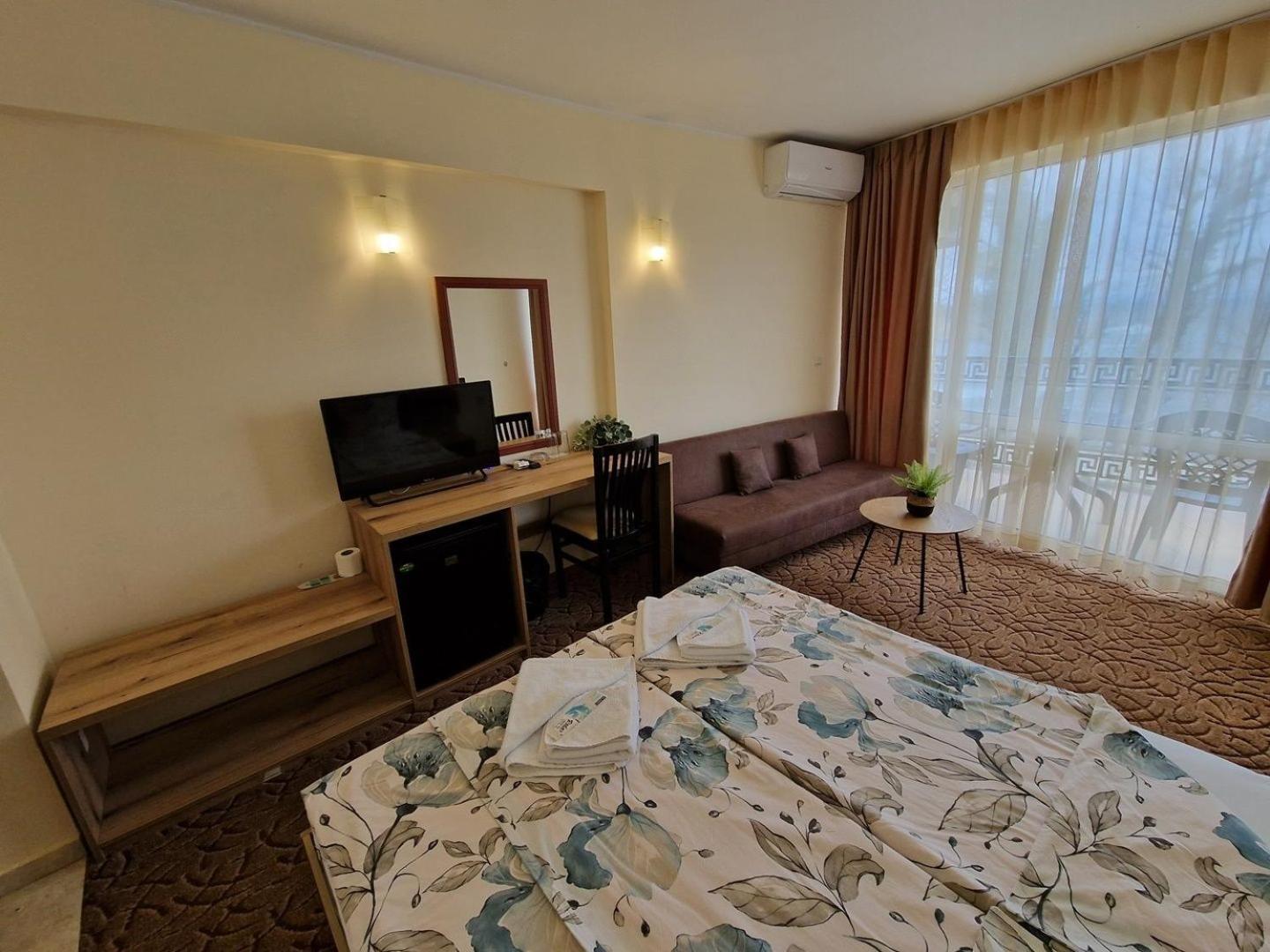 Family Hotel Diana Царёво Экстерьер фото